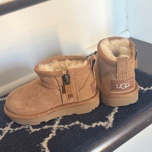 UGG Kids Chestnut Boots with Cozy Lining